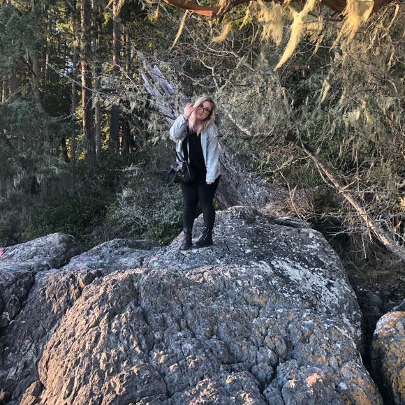 Meet your Posher, Leah - Picture 6 of 7